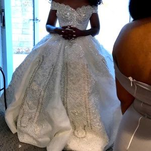 My  lovely wedding dress. EXTRa kind of brideblink